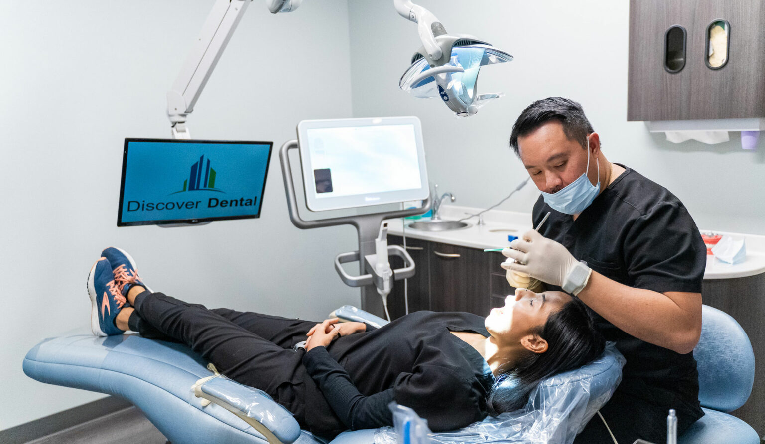 emergency tooth extraction near me in Houston Heights